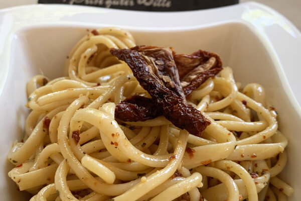 Linguinesalat mit Tomaten-Hanf-Pesto - Linguinesalat mit Tomaten-Hanf-Pesto