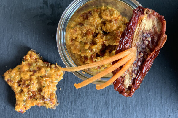 Herzhafter Brotaufstrich mit Hanfsamen - Herzhafter Brotaufstrich mit Hanfsamen