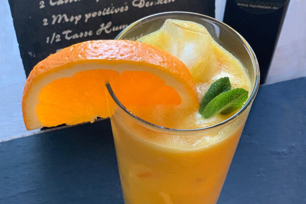 Orangen-Mango-Smoothie mit Hanföl - Orangen-Mango-Smoothie mit Hanföl