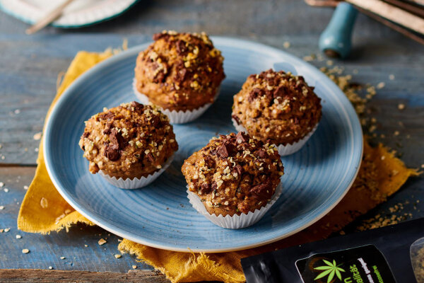 Banane - Muffins mit Schokolade und Hanfleben Hanfsamen - Banane - Muffins mit Schokolade und Hanfleben Hanfsamen